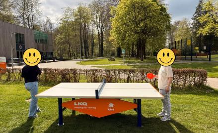 LKQ Benelux-France Foundation en Stichting van het Kind doneren samen tafeltennistafels